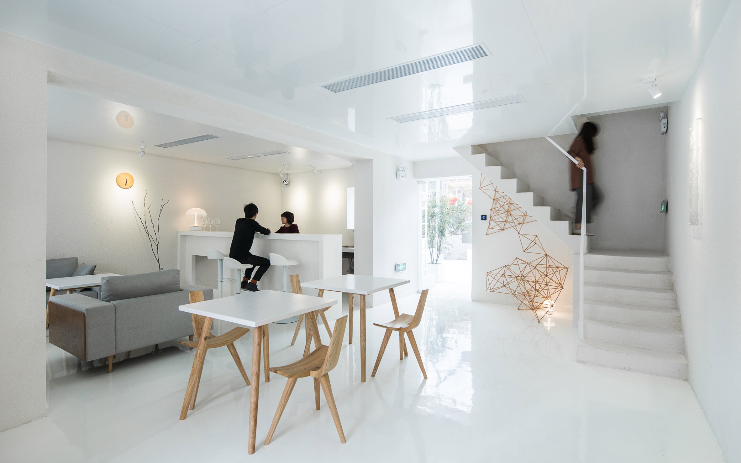 Latticed framework incorporates seating around the edges of Shenzhen hotel and cultural centre-18