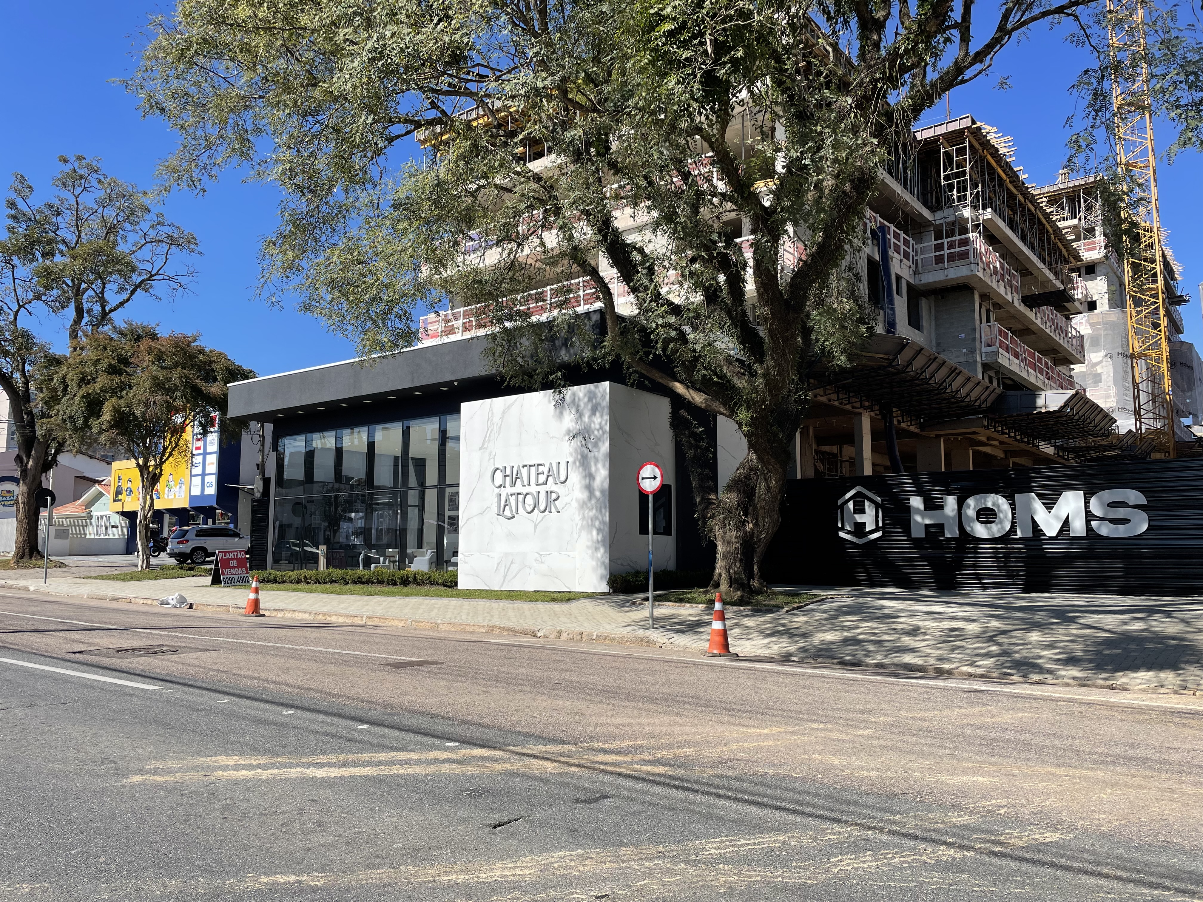 REAL ESTATE SALES STAND | Chateau Latour-0