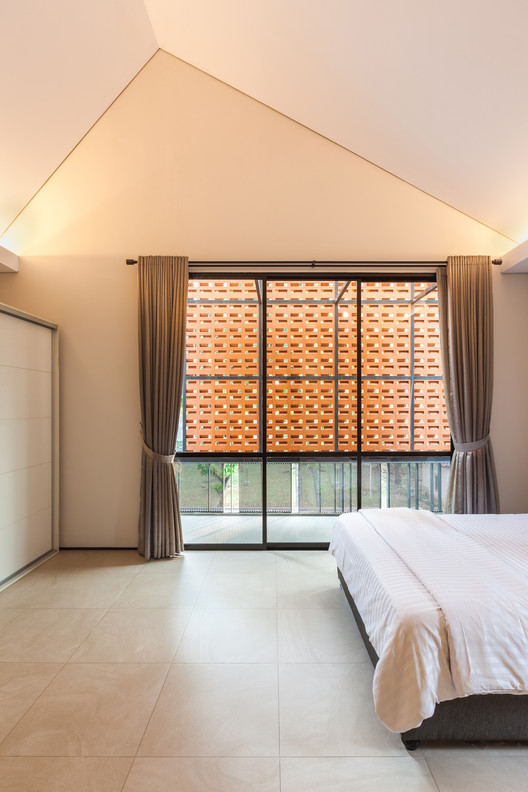 印尼热带现代住宅 | 光之井的绿洲魅力-16