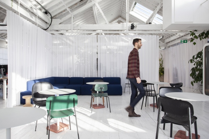 伦敦科技公司可调节式办公空间,灵活利用自然光与绿植-35