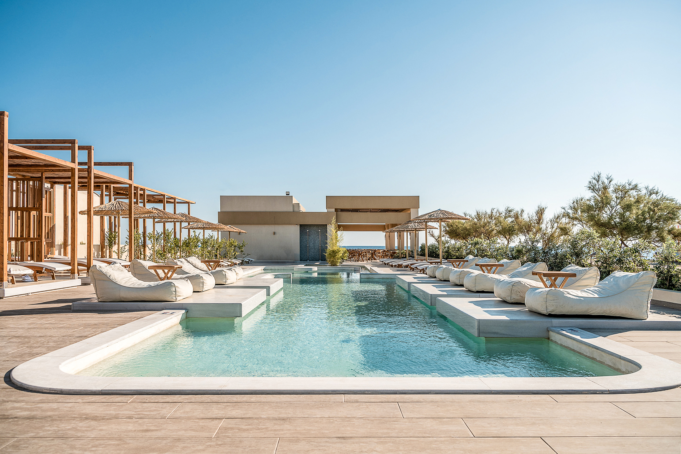 Avra Imperial Hotel 海滩酒吧餐厅设计丨希腊干尼亚丨Dimiourgiki ltd-11