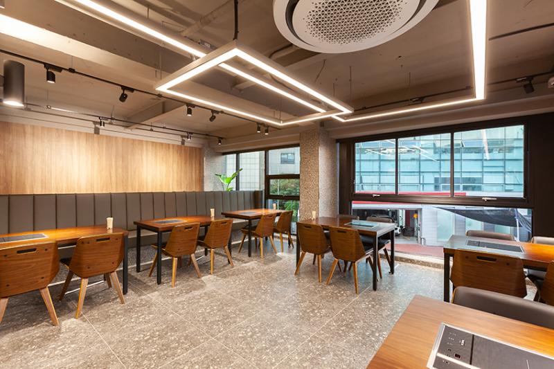 首尔 58 平米海景专卖店，极简奢华空间设计-12