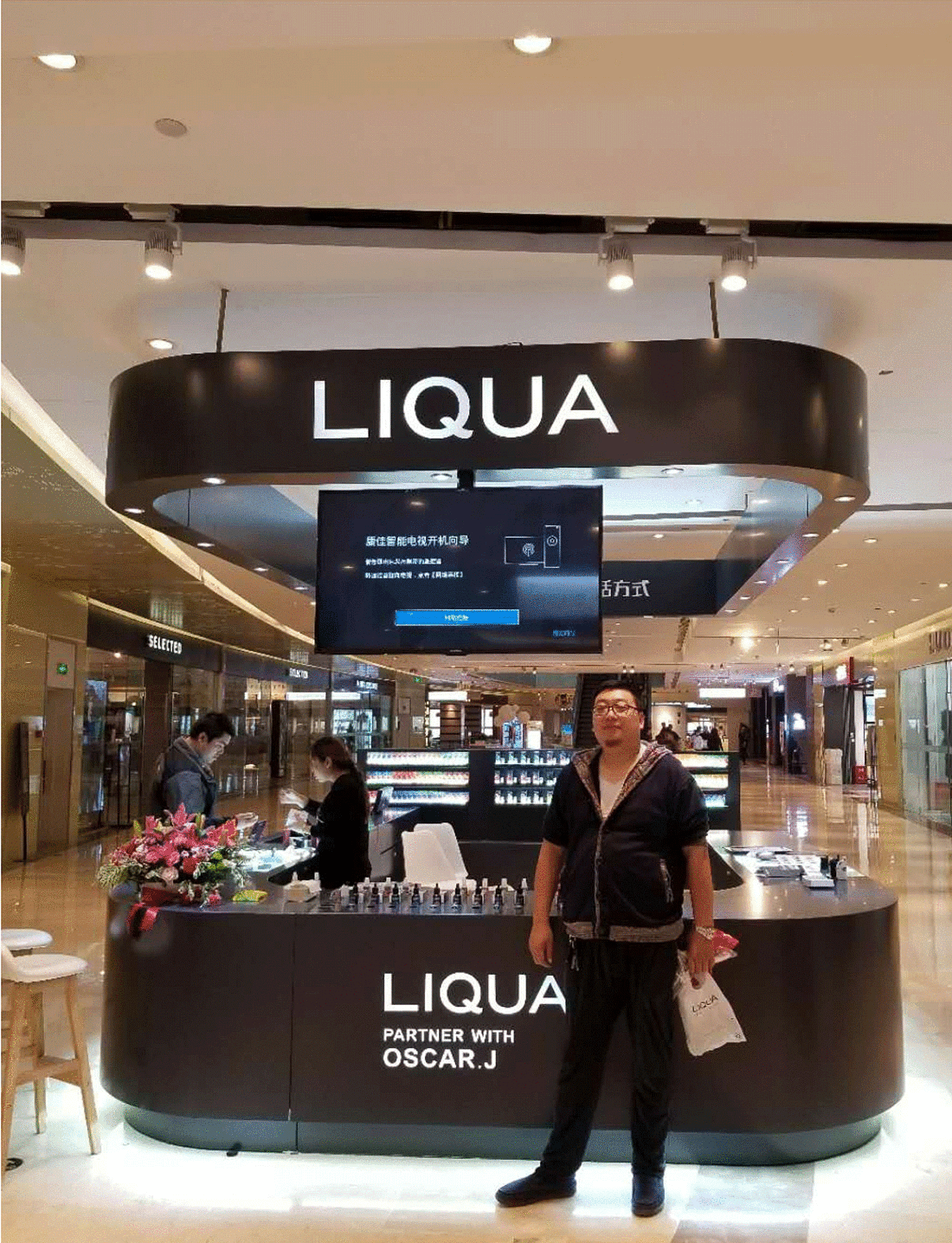 德国 LIQUA 电子烟店 成都四店设计各异-9