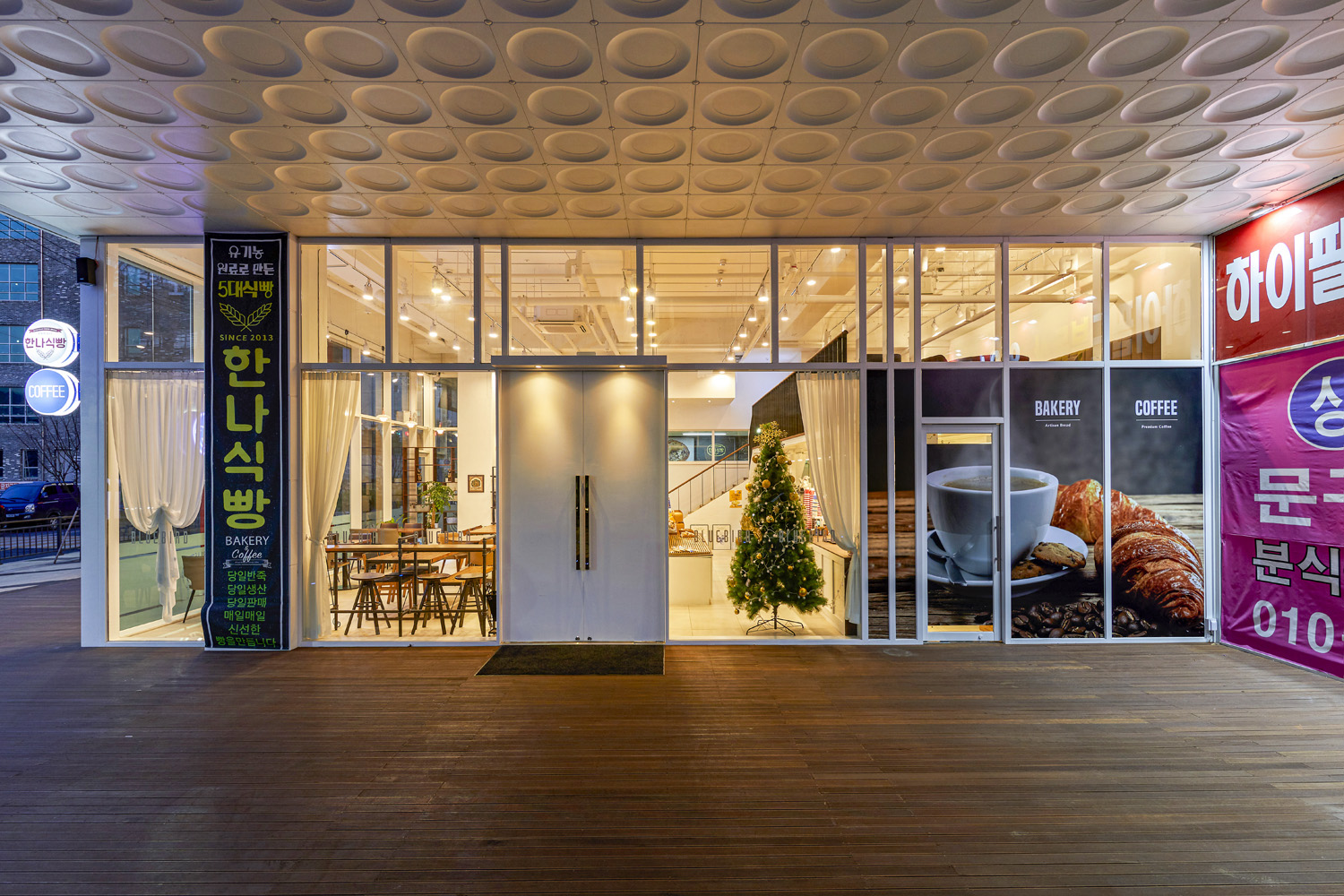 现代时尚的 Bluiverd 多层次贝壳蛋糕咖啡厅设计-24