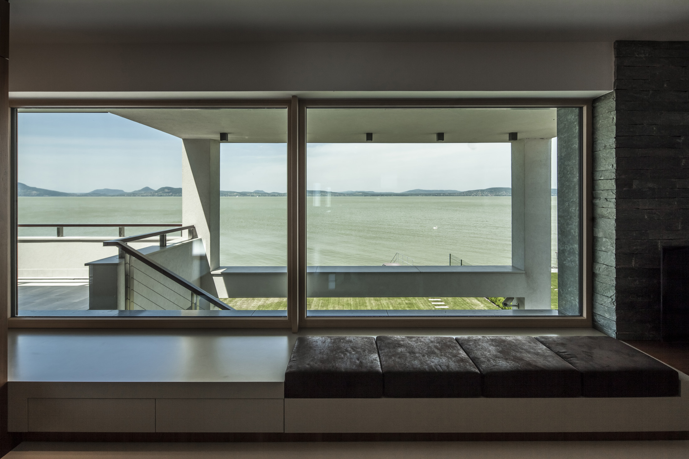 lake side duplex house-35