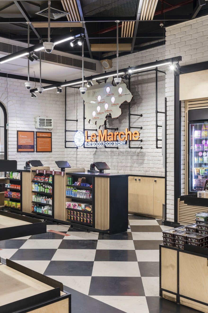 马尔凯大区(意大利的一个大区)丨英国德里丨groupDCA-10