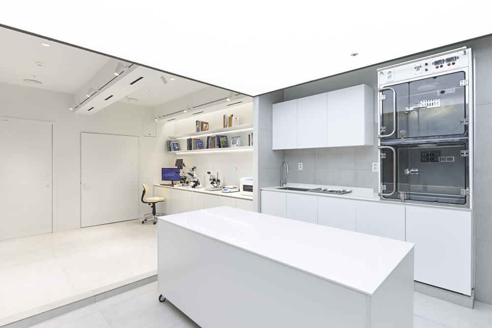 极简白调，25 平米的精致 COWA 展示空间-14