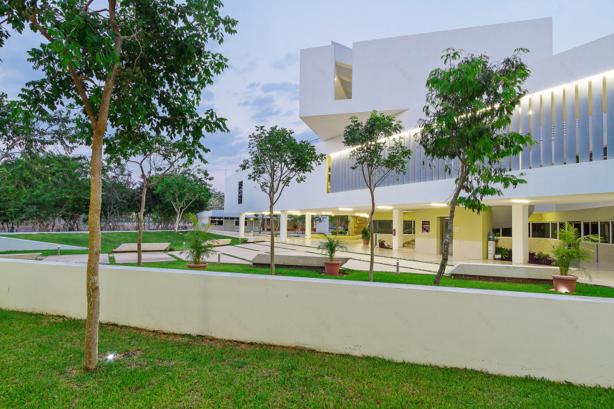 墨西哥尤卡坦自治大学教育建筑——绿色校园中的曲线魅力-29