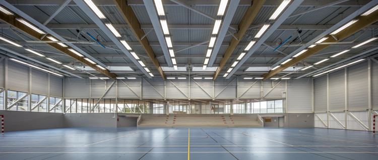 吕克·博格利打造的地形嵌入式体育设施-8