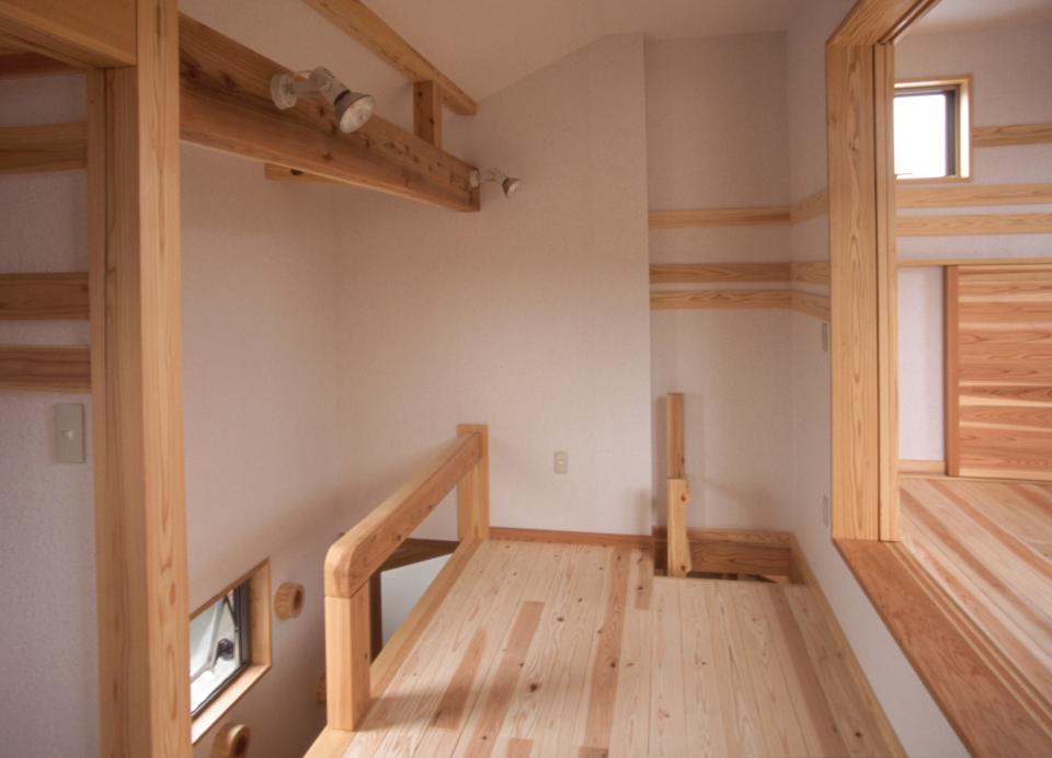 国産無垢材（栗駒材 自然素材）平屋の子育て丨（株）独楽蔵（こまぐら）-16