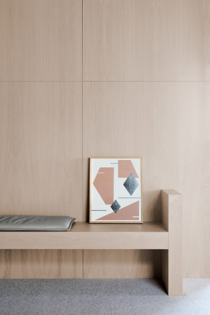 金色的;金黄色的;金的;金制的-167