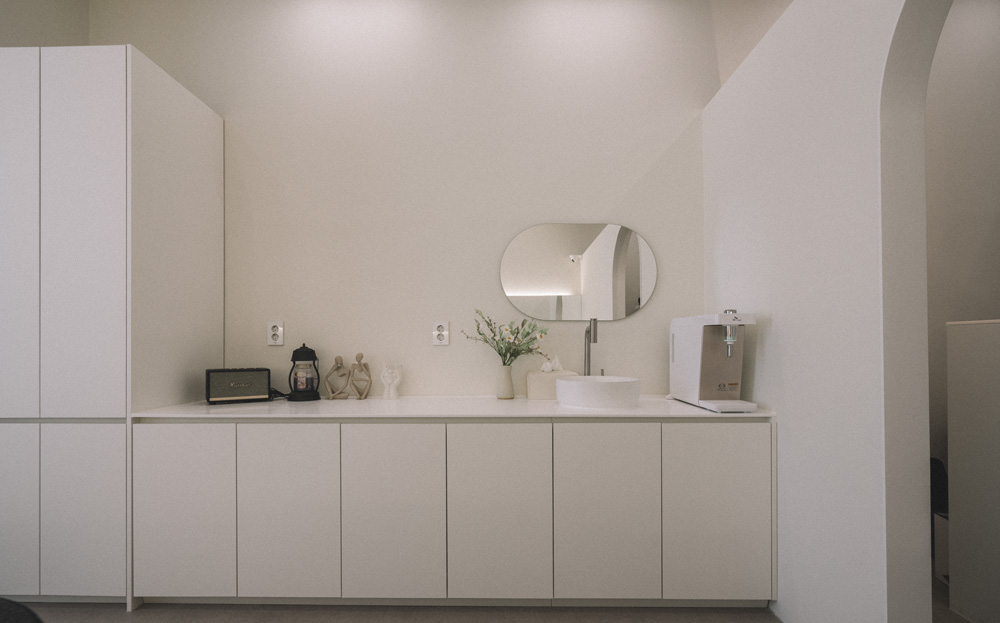 简约时尚 8 平米美妆店设计-8