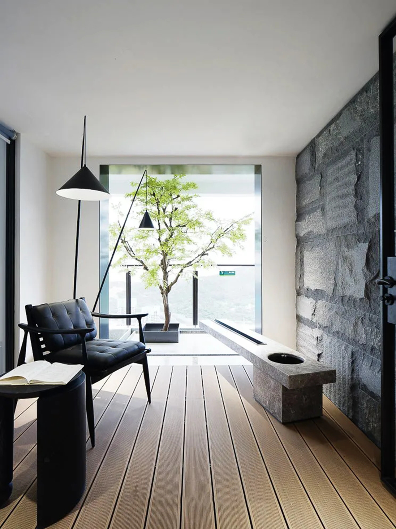 星河山海半岛顶层会所 | 黑与白的极简平衡之道-49