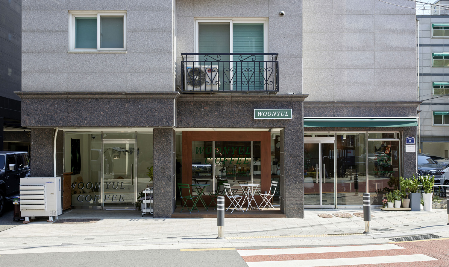 14 坪极简咖啡厅，诠释白色与木质调氛围-2