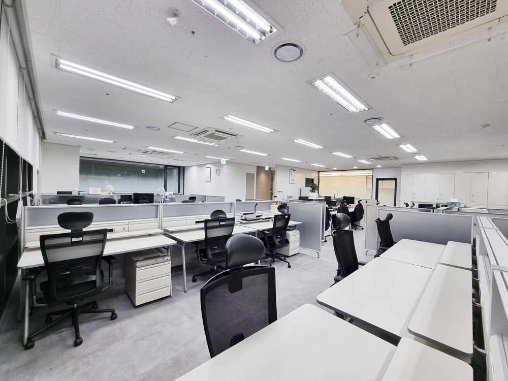 汉艺时论 | 白色调打造 47 平米极简办公空间-8