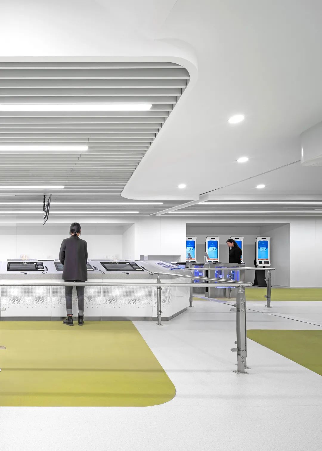 以空间色彩组织流线的市民中心设计-54