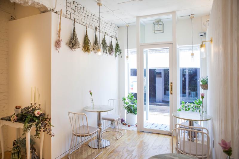 首尔 15 坪白色极简风咖啡厅设计-11