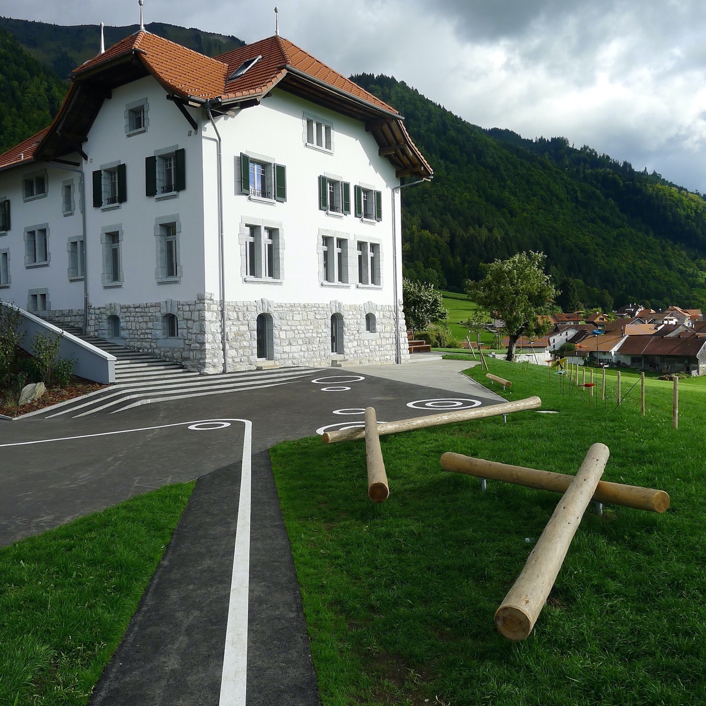 瑞士 Estavannens 学校庭院景观设计丨VWA-11