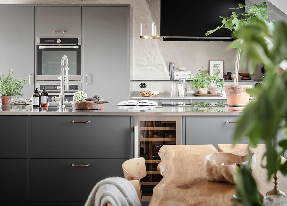 哥德堡红色沙发公寓 | 独特阁楼设计与空间利用-17