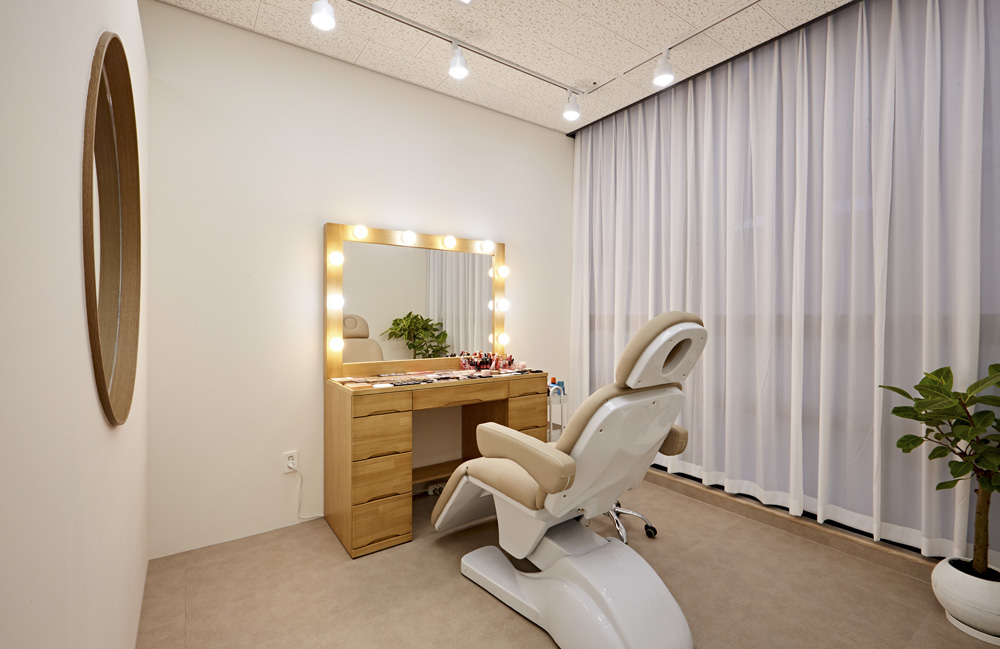 简约风格 10 坪美妆店设计案例-9