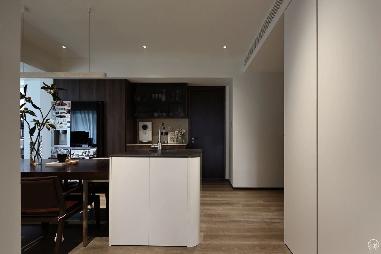 主卧变客厅？不按套路出牌的家有多爽-34