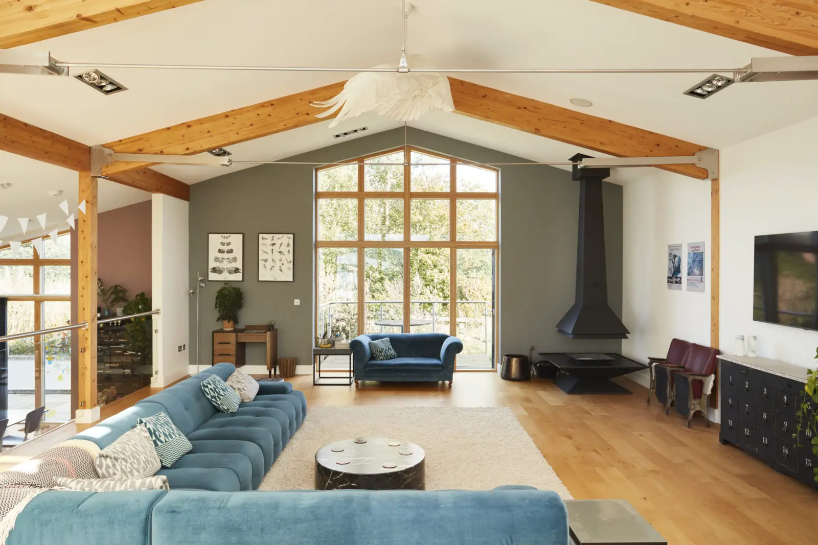 英国乡村玻璃墙别墅设计-1