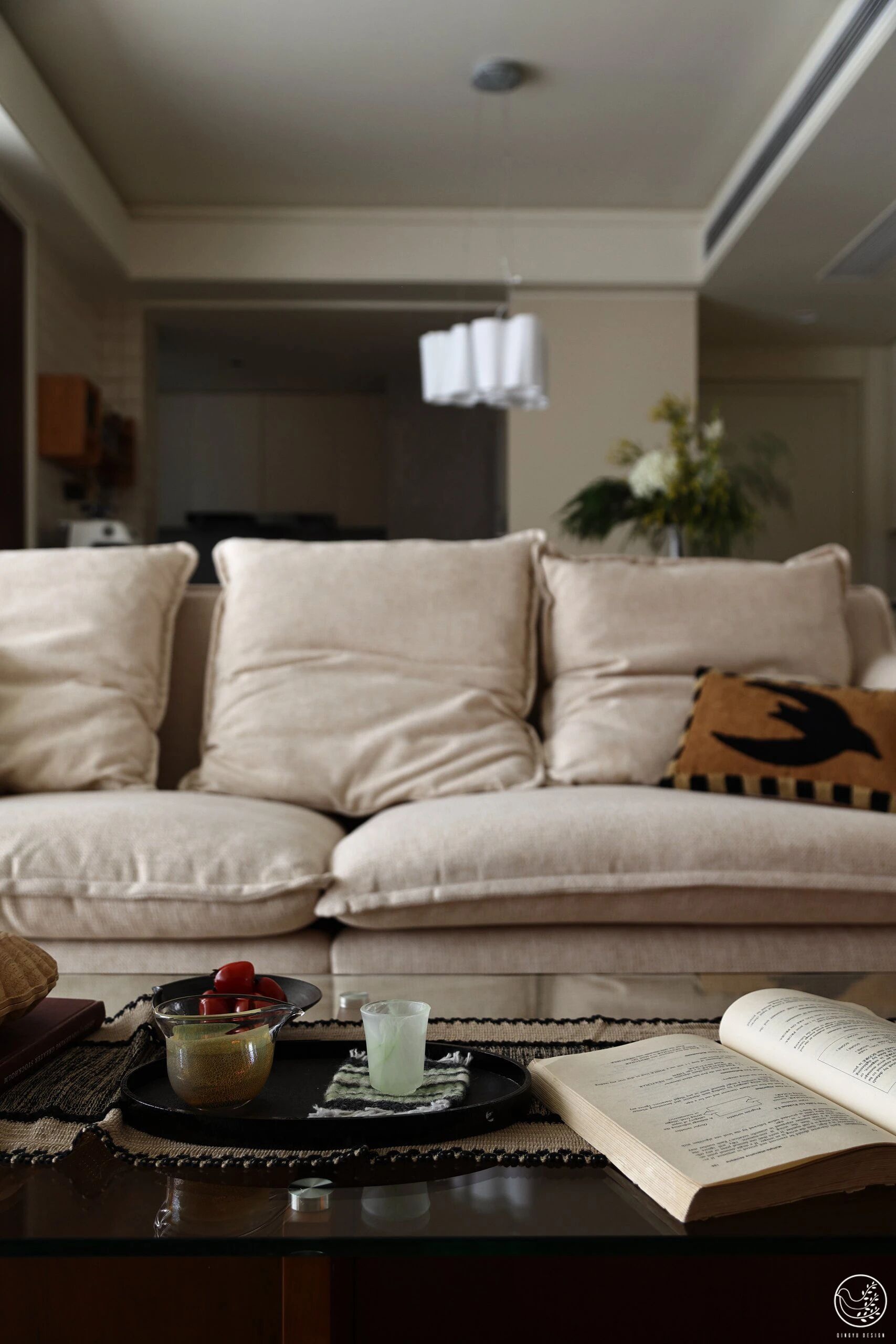 复古且时髦，在松弛与精致之间游刃有余-24