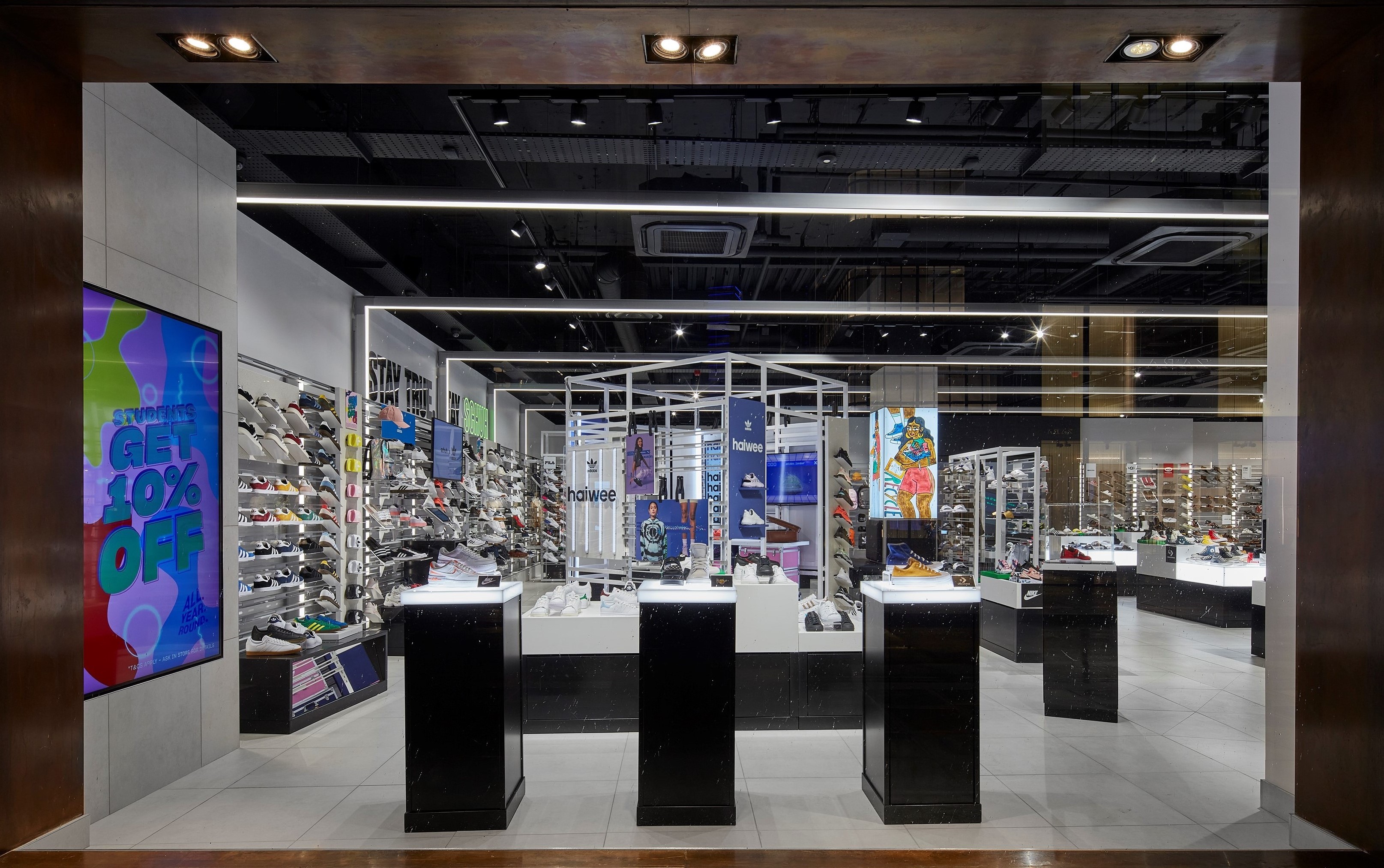 伦敦 schuh Oxford Circus 旗舰店，灵活多变的“TwentyTwenty”概念设计-6