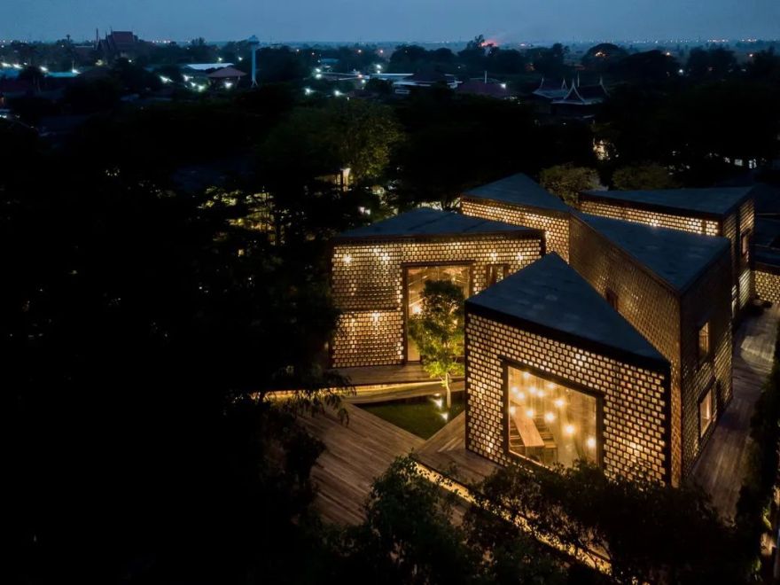 泰国曼谷木构玻璃砖餐厅丨Bangkok Project Studio-3