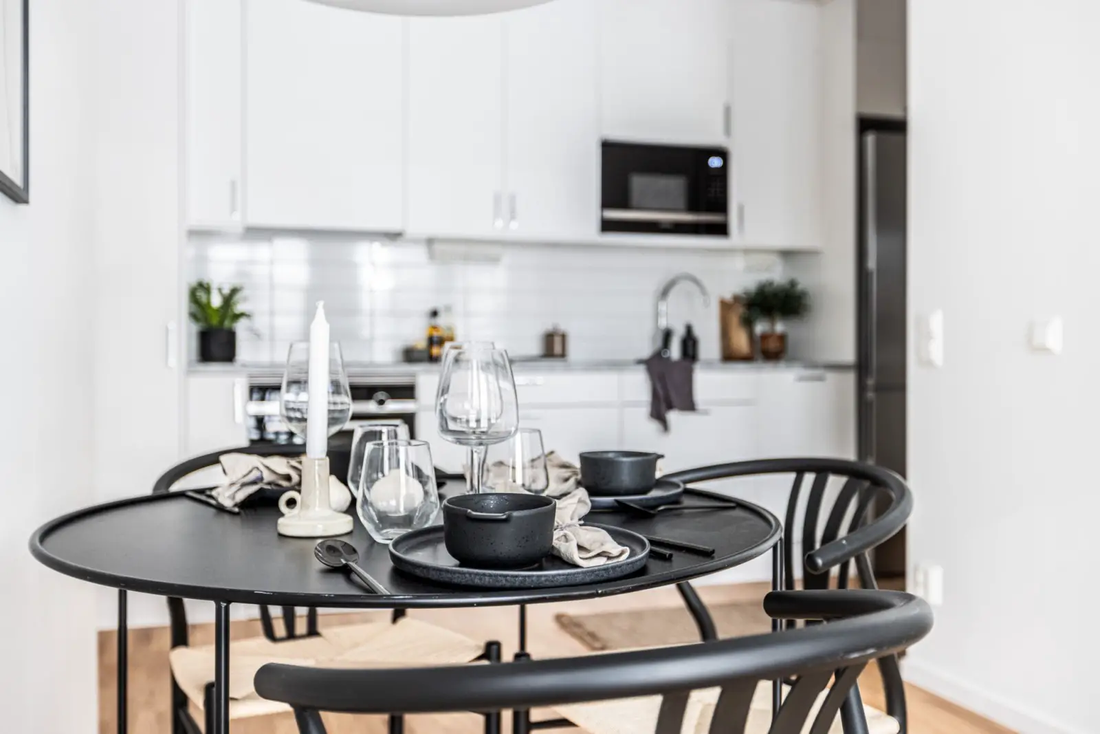 瑞典 34m2 精致黑白工作室,空间布局与设计细节的完美结合-5