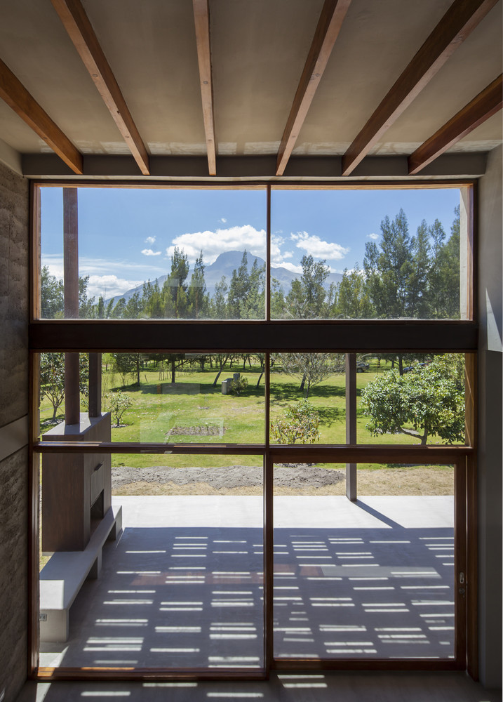 Cotacachi House  Arquitectura X-35