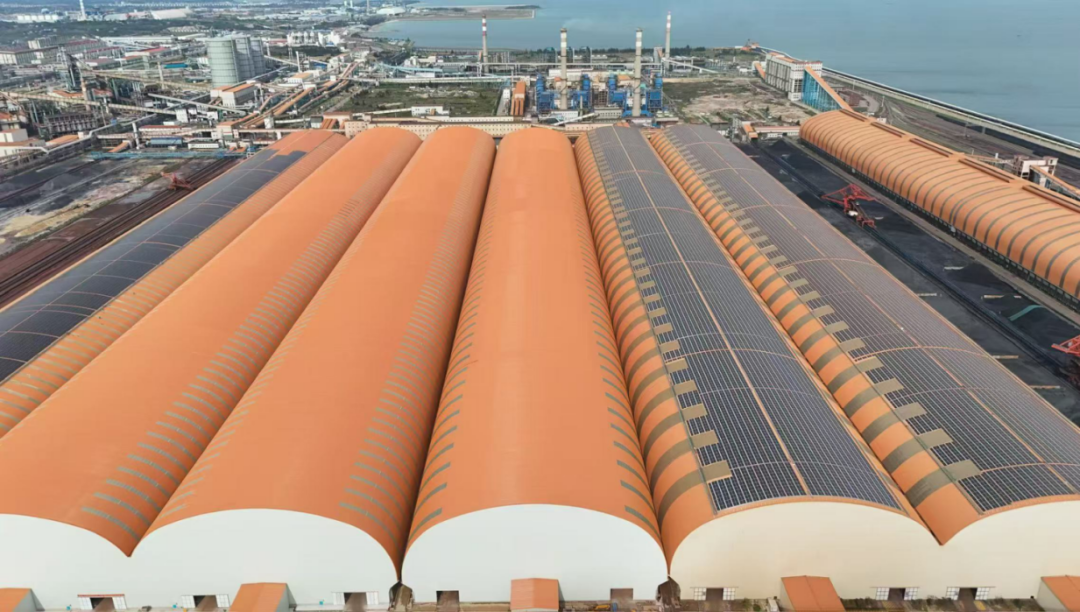 为矿棚披上“低碳外衣”，中建八局广西钢铁三号矿棚和分布式光伏发电项目顺利完成封闭验收和光伏投运-115