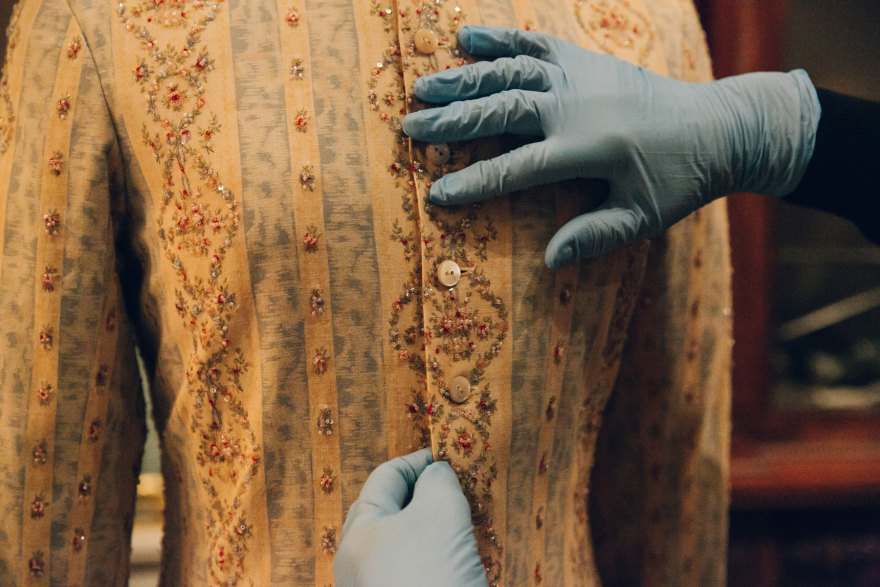 五百年时尚传奇 | 揭秘 Chatsworth House 的华美服饰展览-51