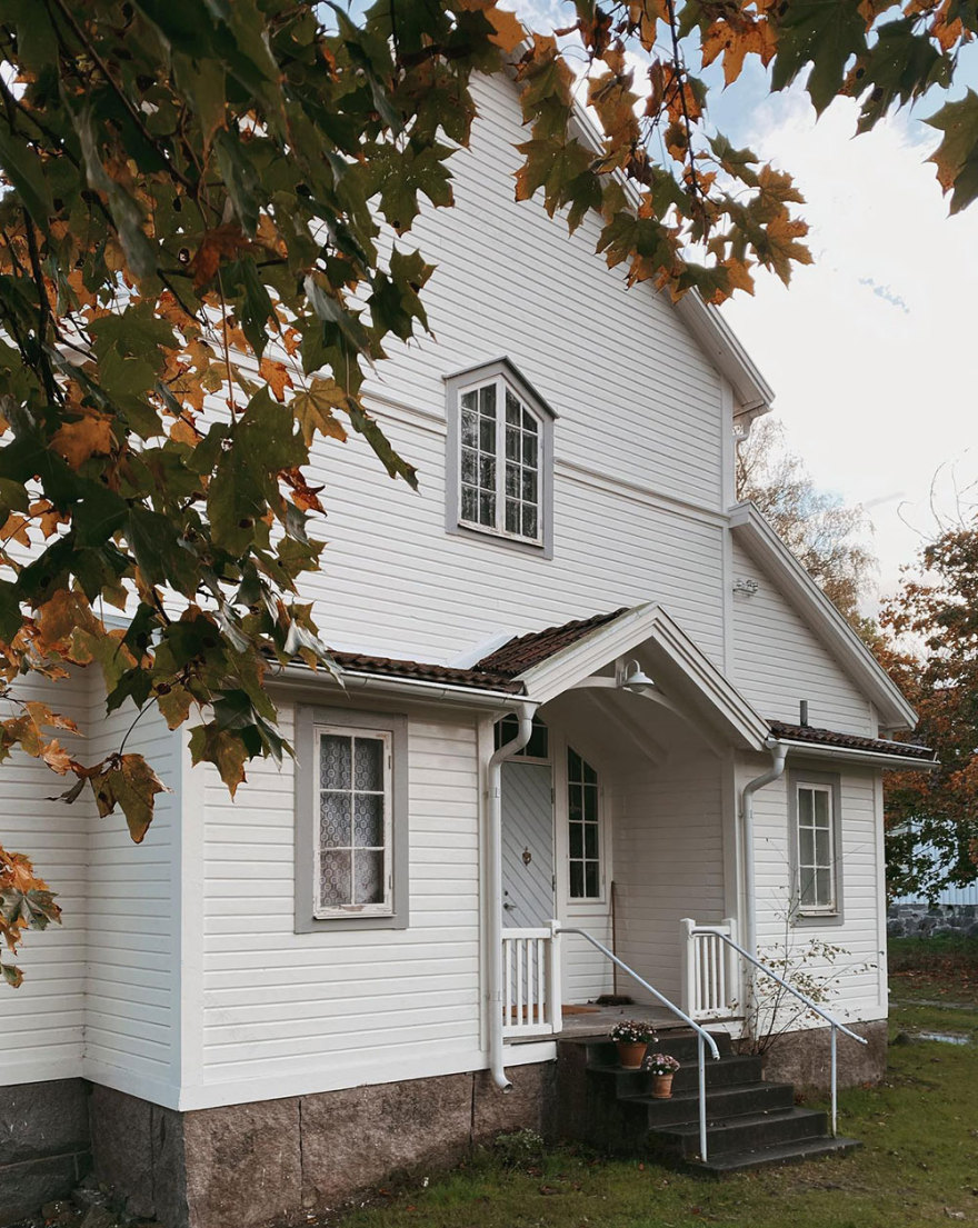 瑞典夫妻妙手改造古老乡村教堂,打造独特夏日居所-2