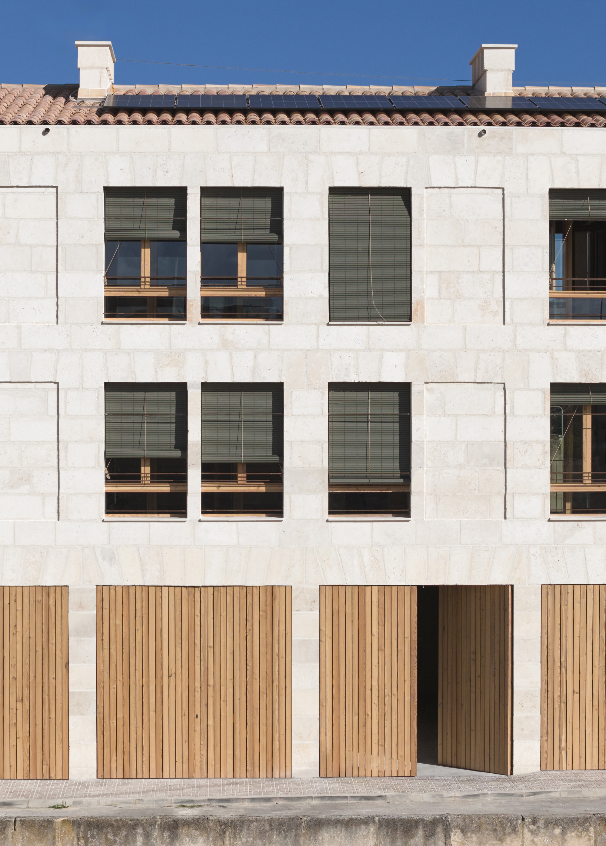 Ten Social Housing Units in Santa Margalida, Mallorca / Javier Gavín + Siddartha Rodrigo + Juan Moreno + DATAAE-31