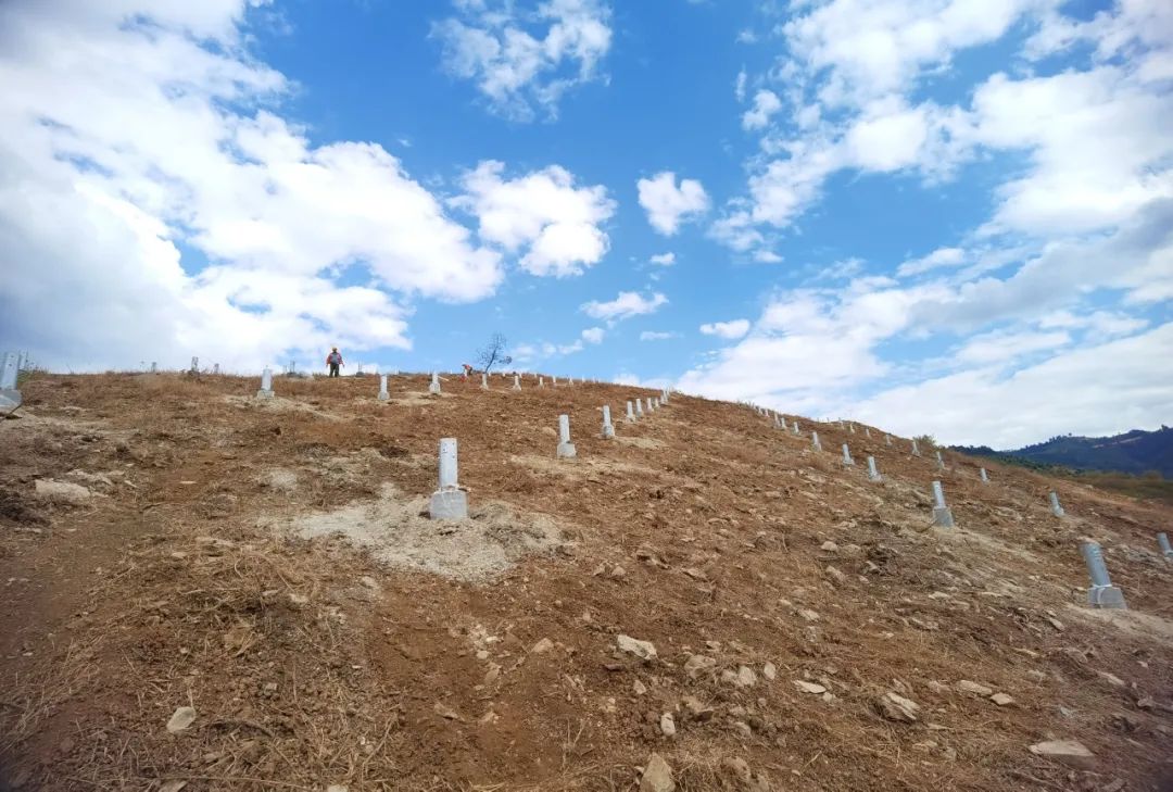 如何在平均坡度超40度的峭壁上建光伏电站？｜争做文明有礼中建人-42