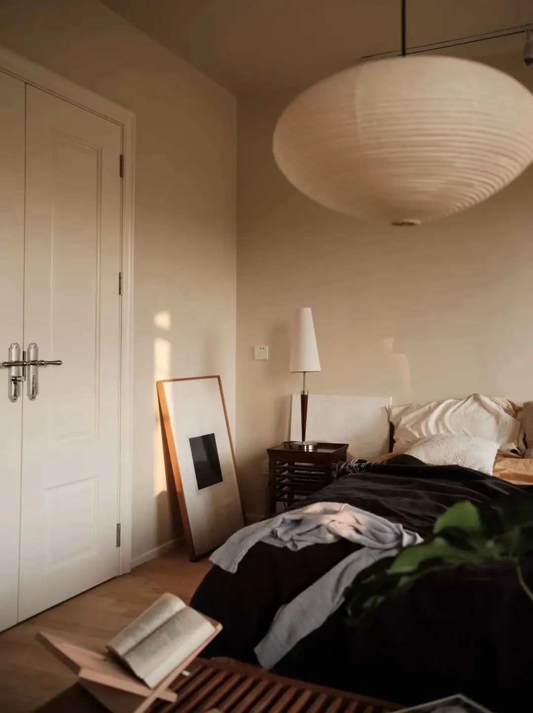 小卧室设计 · 榻榻米 VS 传统床,哪个更适合你?丨高灰别墅大宅设计-34