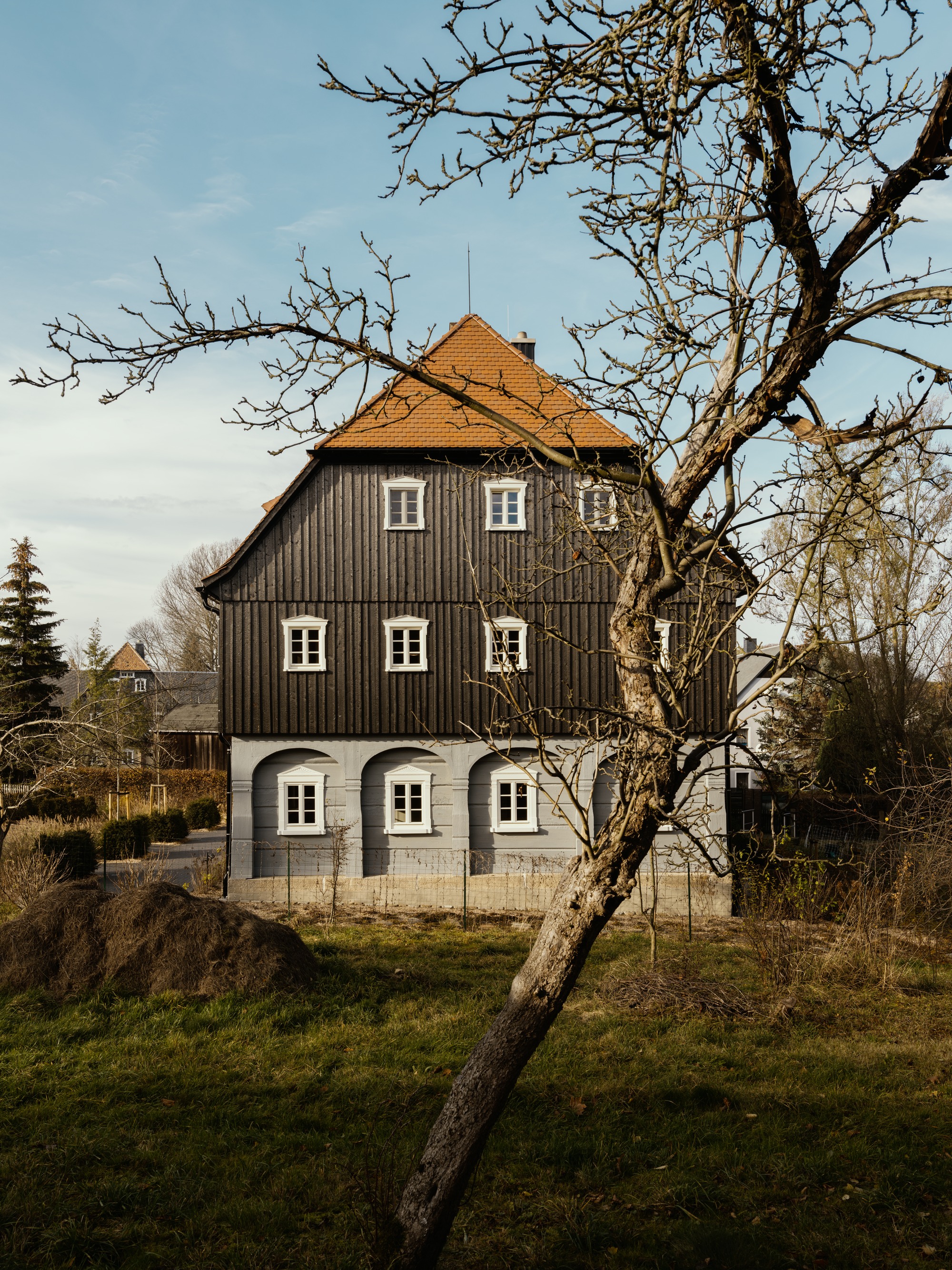 Faktorenhaus Schönbach · 历史建筑的现代蜕变丨德国-1