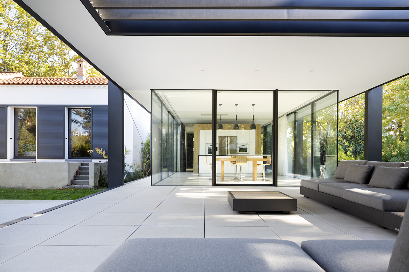 公园旁的黑色金属盒子——法国 Montpellier CTN House-26