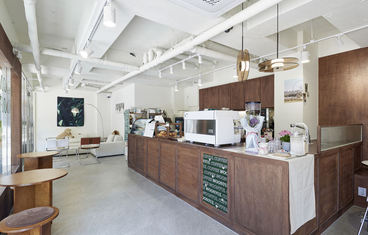 14 坪极简咖啡厅，诠释白色与木质调氛围-6