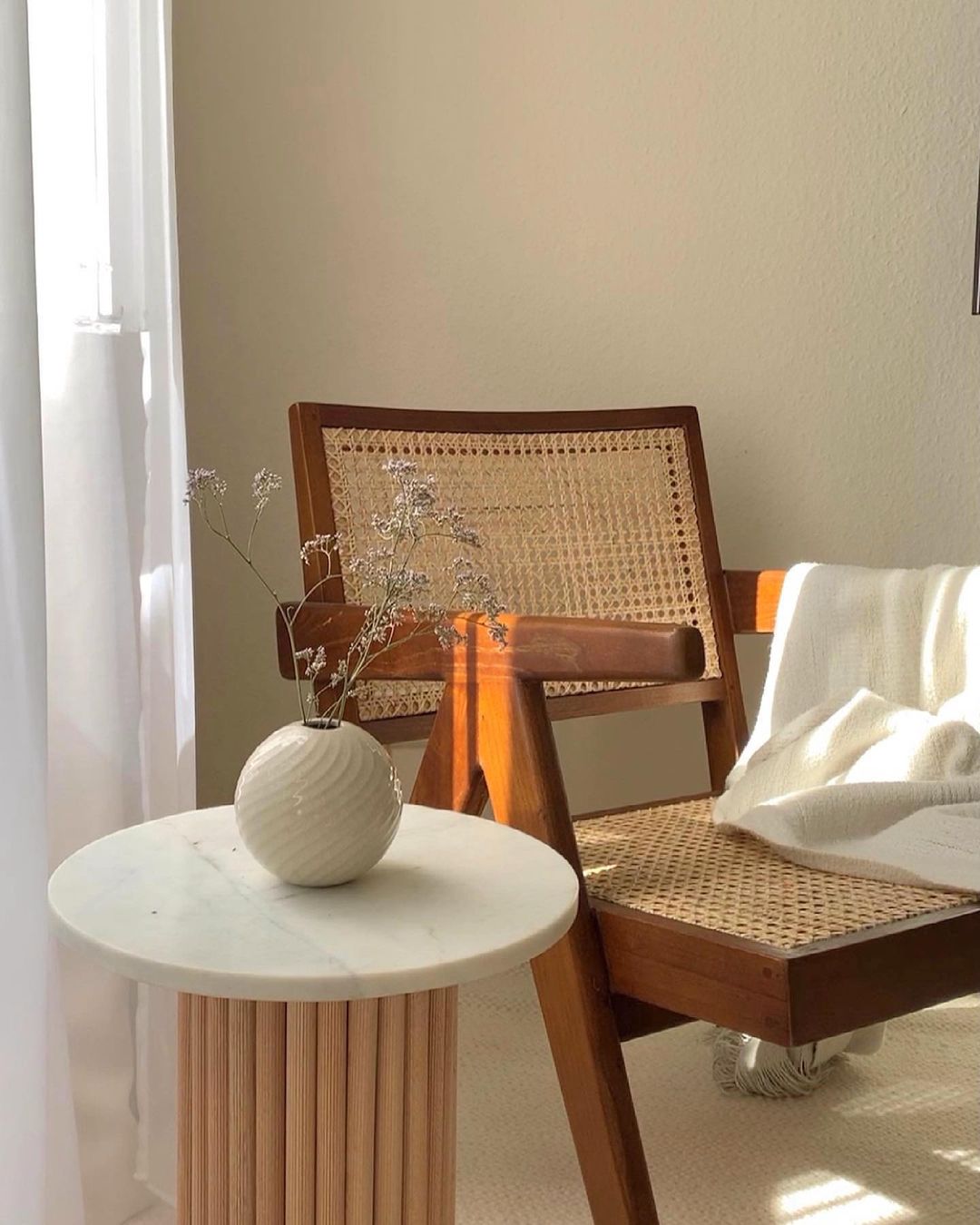 柏林的柔和极简主义:来自 Instagram 的一个舒适公寓-17