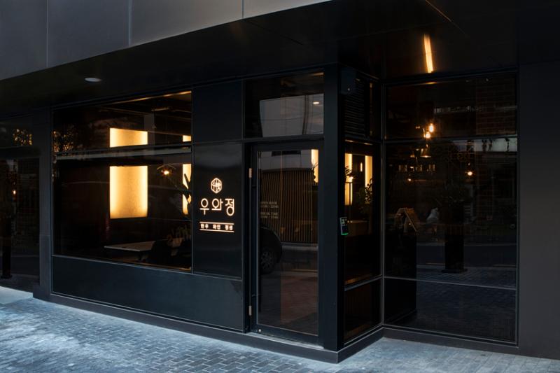 50 坪韩牛专卖店 | 现代黑色风格打造高级就餐体验-2