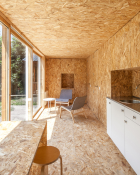Weekend Shelter / Agora Arquitectura