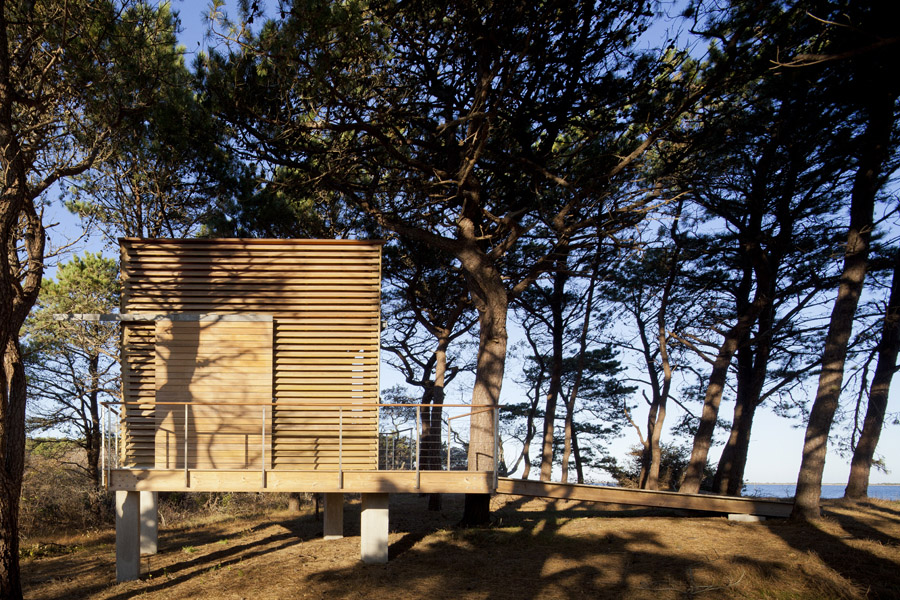 马萨诸塞州奎迪克岛度假小屋 | 融入自然的和谐设计-27