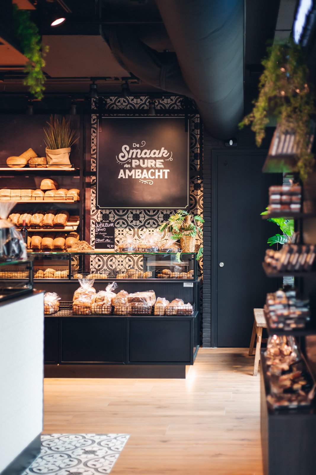 现代荷兰面包店的黑色与白色设计-2