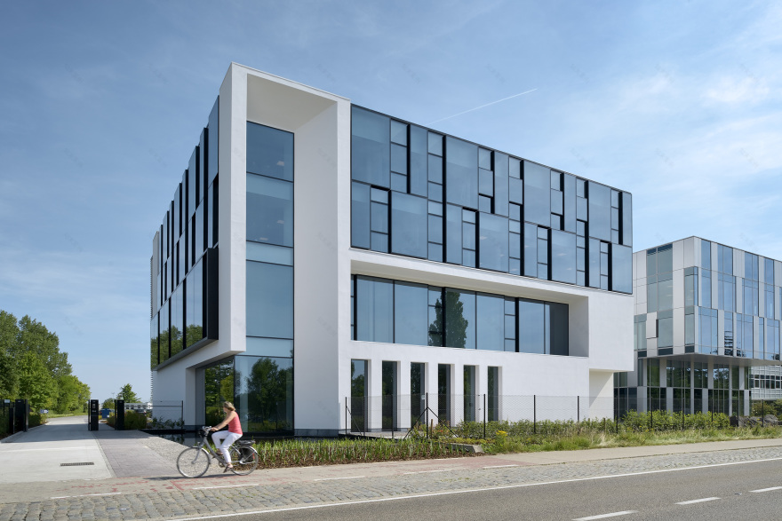 Reynaers 铝业办公展厅——现代简约与科技融合-13