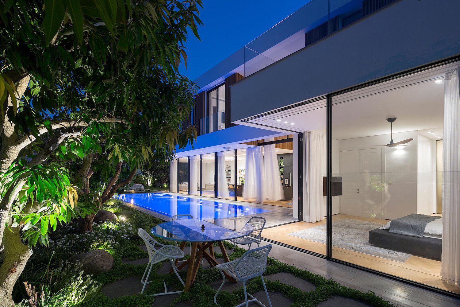 L shaped house designed to have the park with Eucalyptus trees seen as a continuation of its own garden   Page 3 of 3   CAANdesign  Architecture and home design blog-9