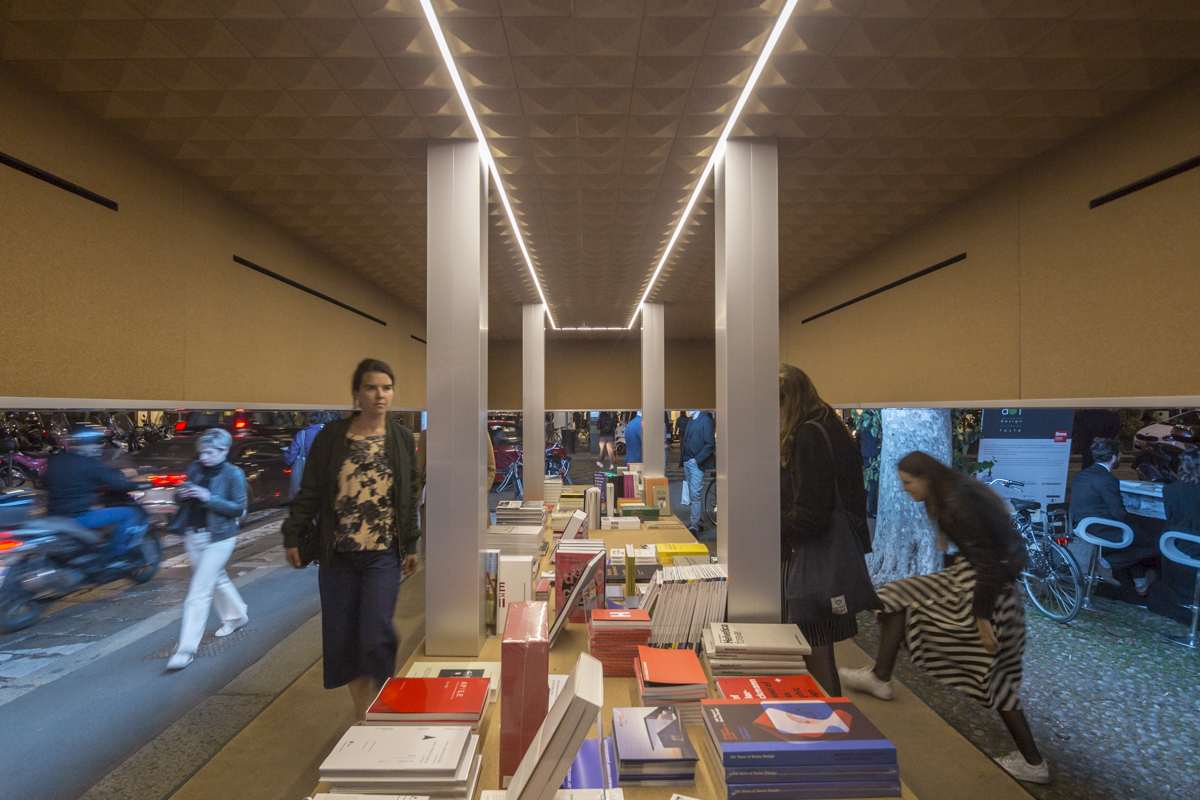 米兰游牧书店-17