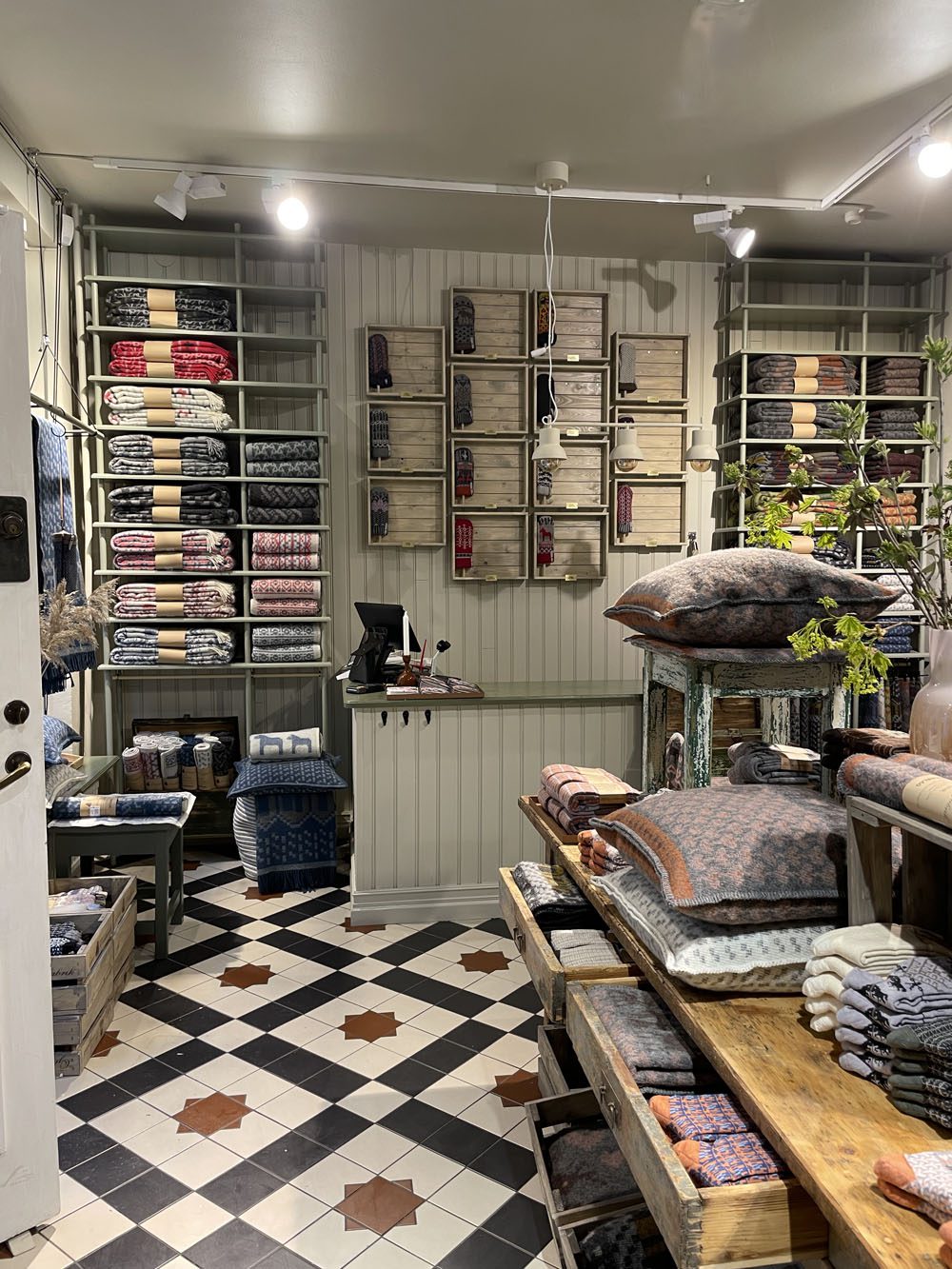 Öjbro Vantfabrik位于Haga Nygata店铺室内设计丨瑞典-9