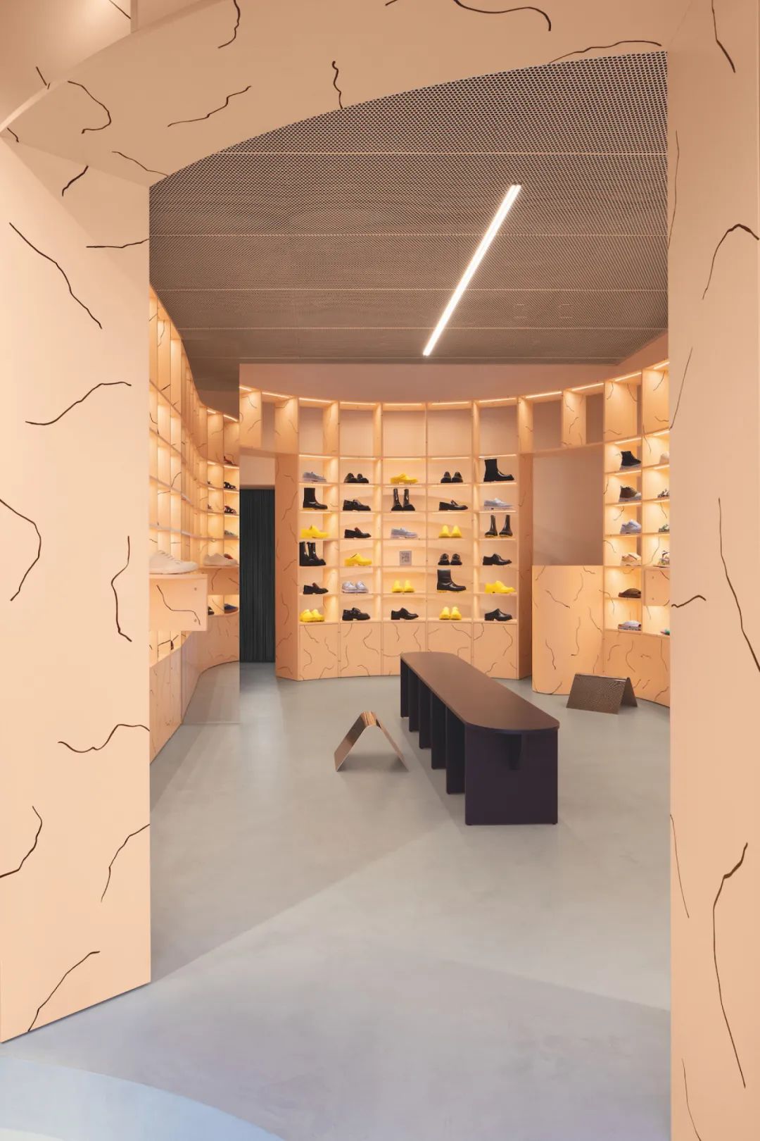 罗马 CAMPER 新零售空间设计丨西班牙丨Piovenefabi-10